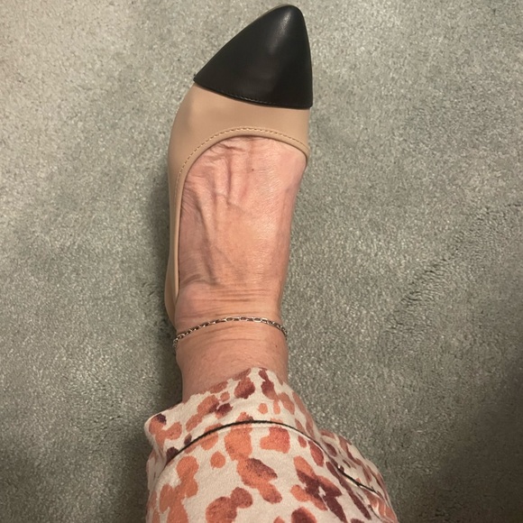 SO Women's Black and Cream Flats - Picture 6 of 6